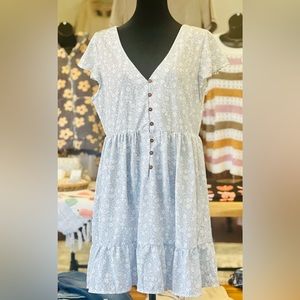 Button Up Floral Dress with Flutter Sleeves- Women’s Size Medium